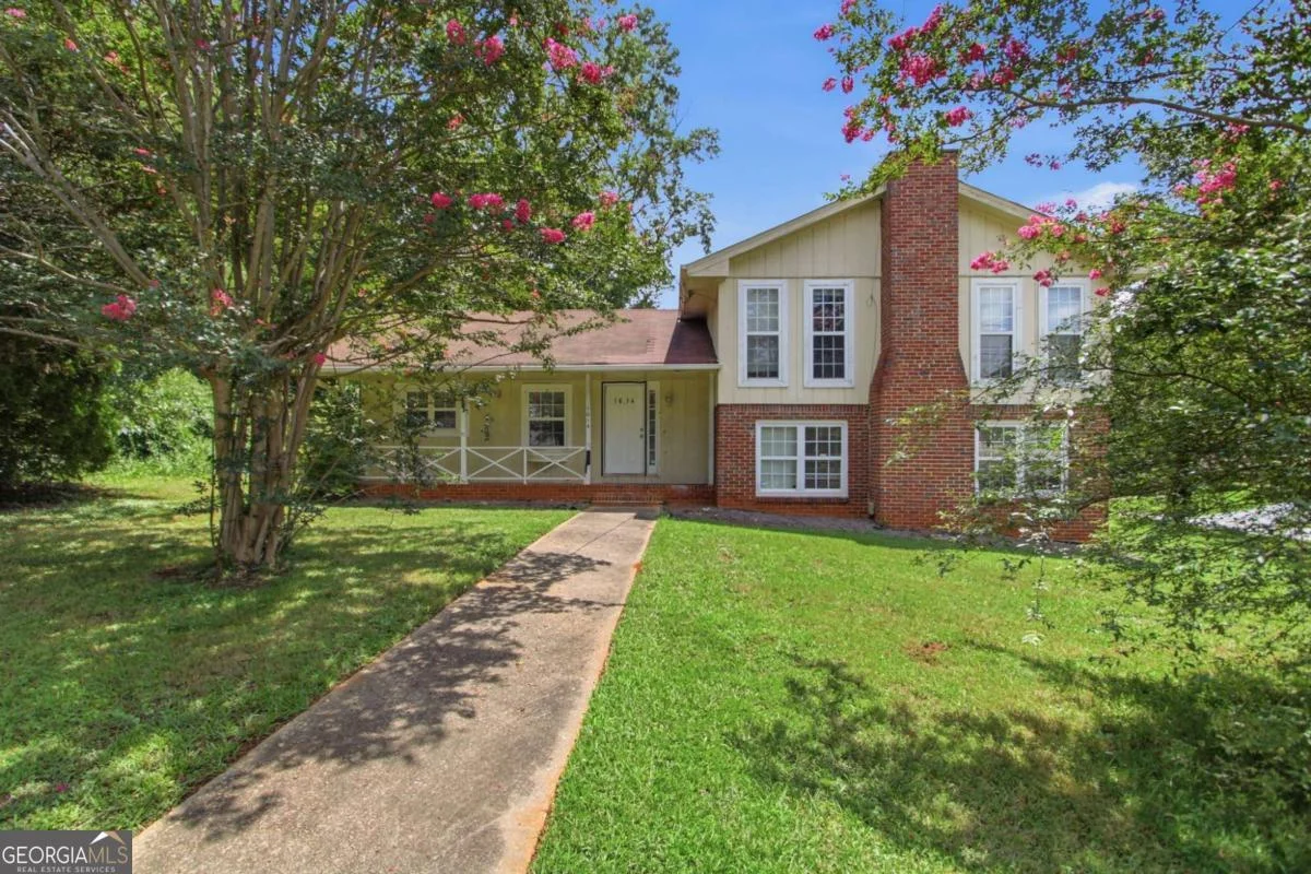 1614 Devon Court