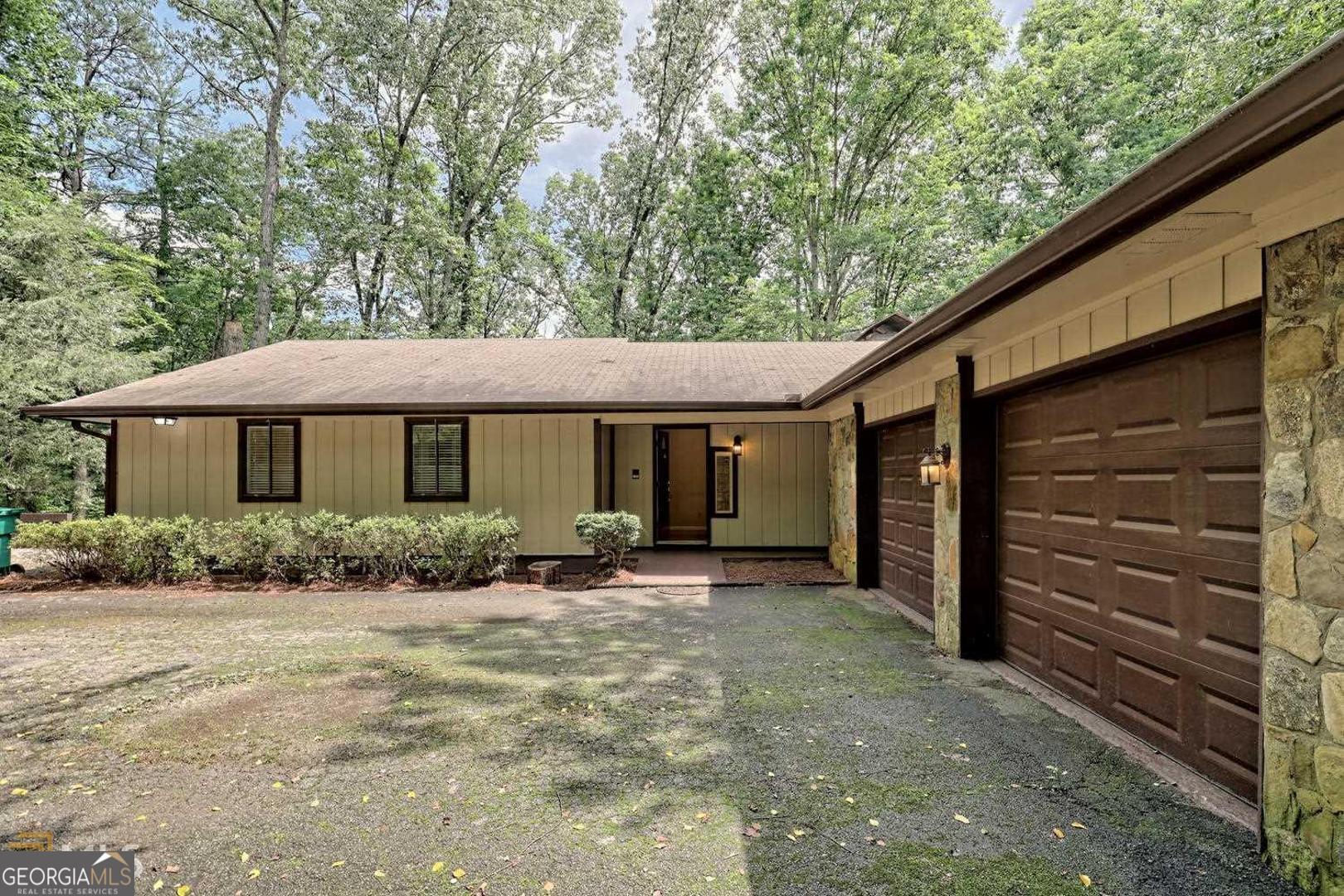 414 Leaning Chimney DR