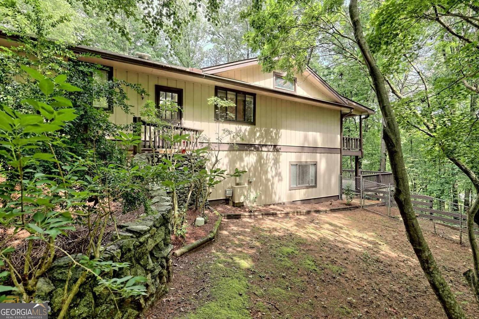 414 Leaning Chimney DR