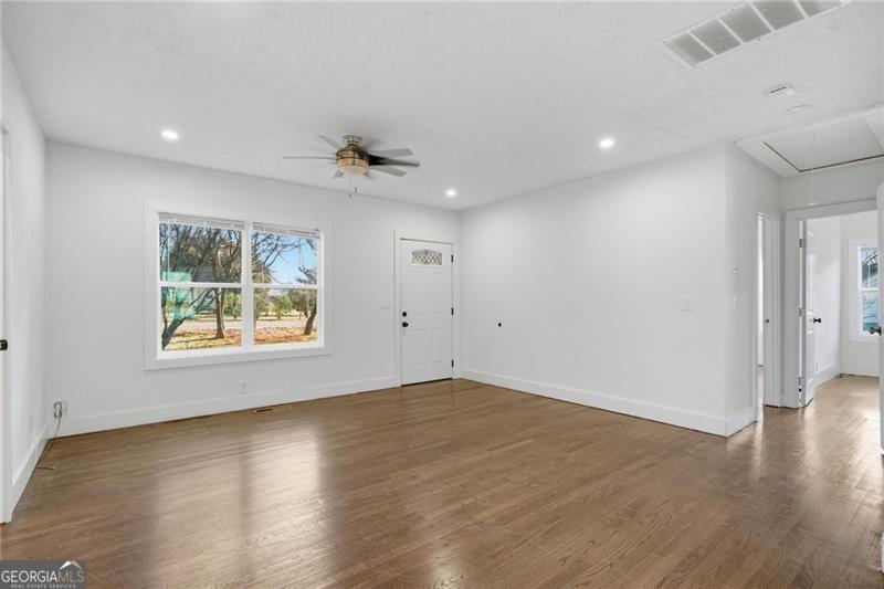 303 Glen Iris DR