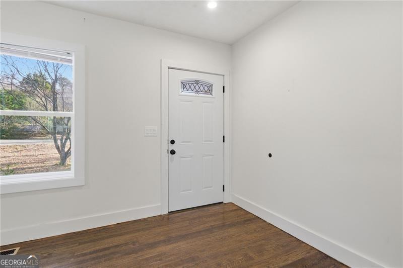 303 Glen Iris DR