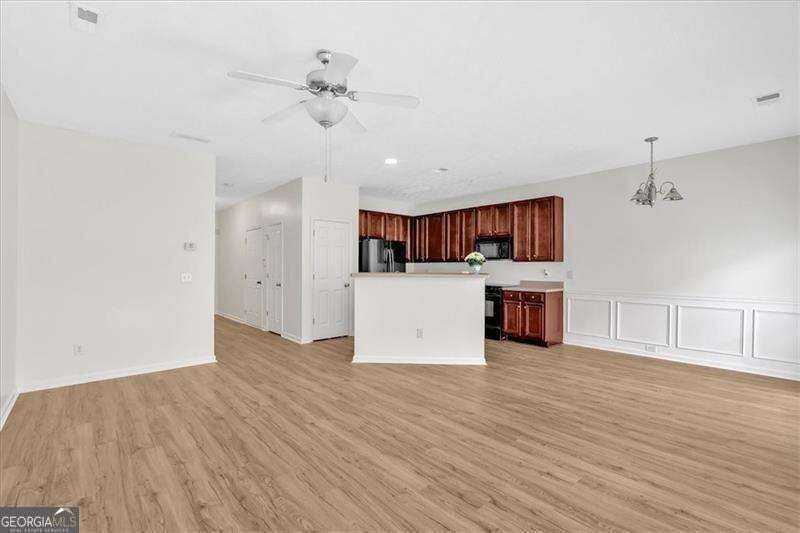 2555 Flat Shoals RD 1104