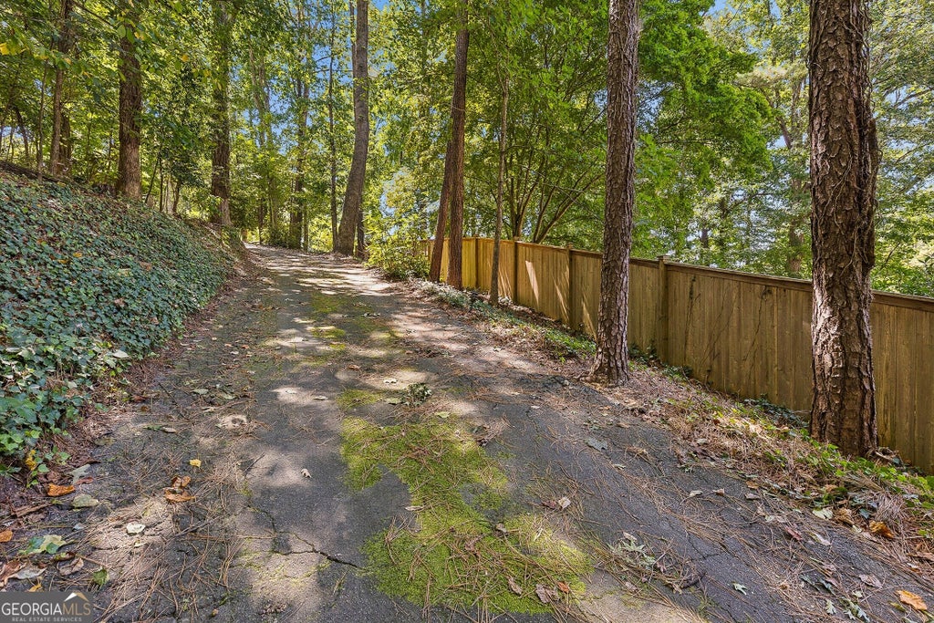 Photo of 1510 W Wesley Road NW, Atlanta, GA 30327 (MLS # 10841551)