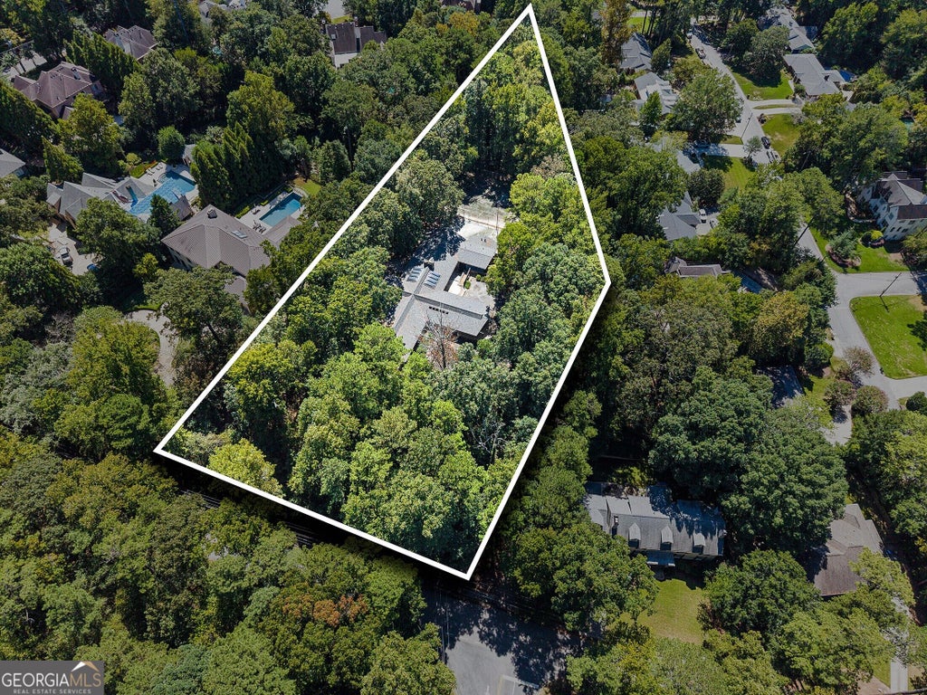 Photo of 1510 W Wesley Road NW, Atlanta, GA 30327 (MLS # 10841551)