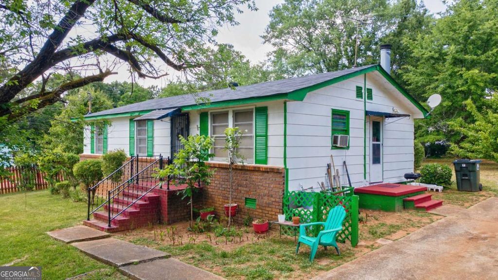 Photo of 943 Clairmont Avenue, Comer, GA 30629 (MLS # 10769627)
