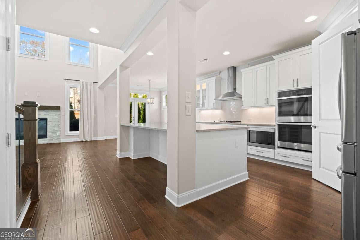 560 Hannaford Walk