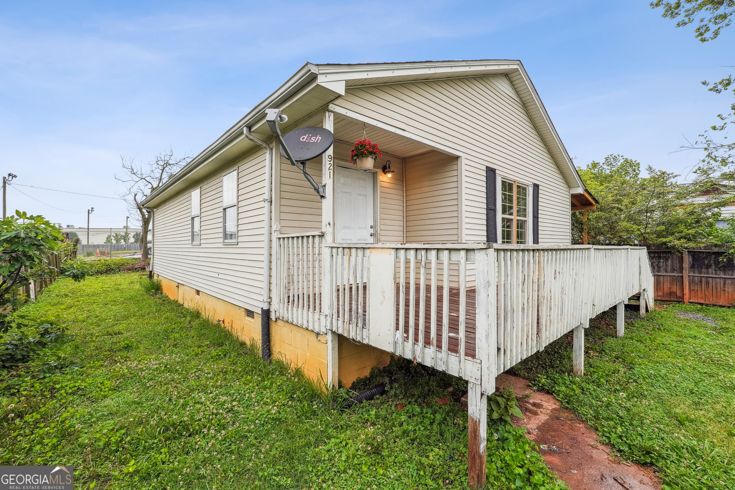 921 Black DR