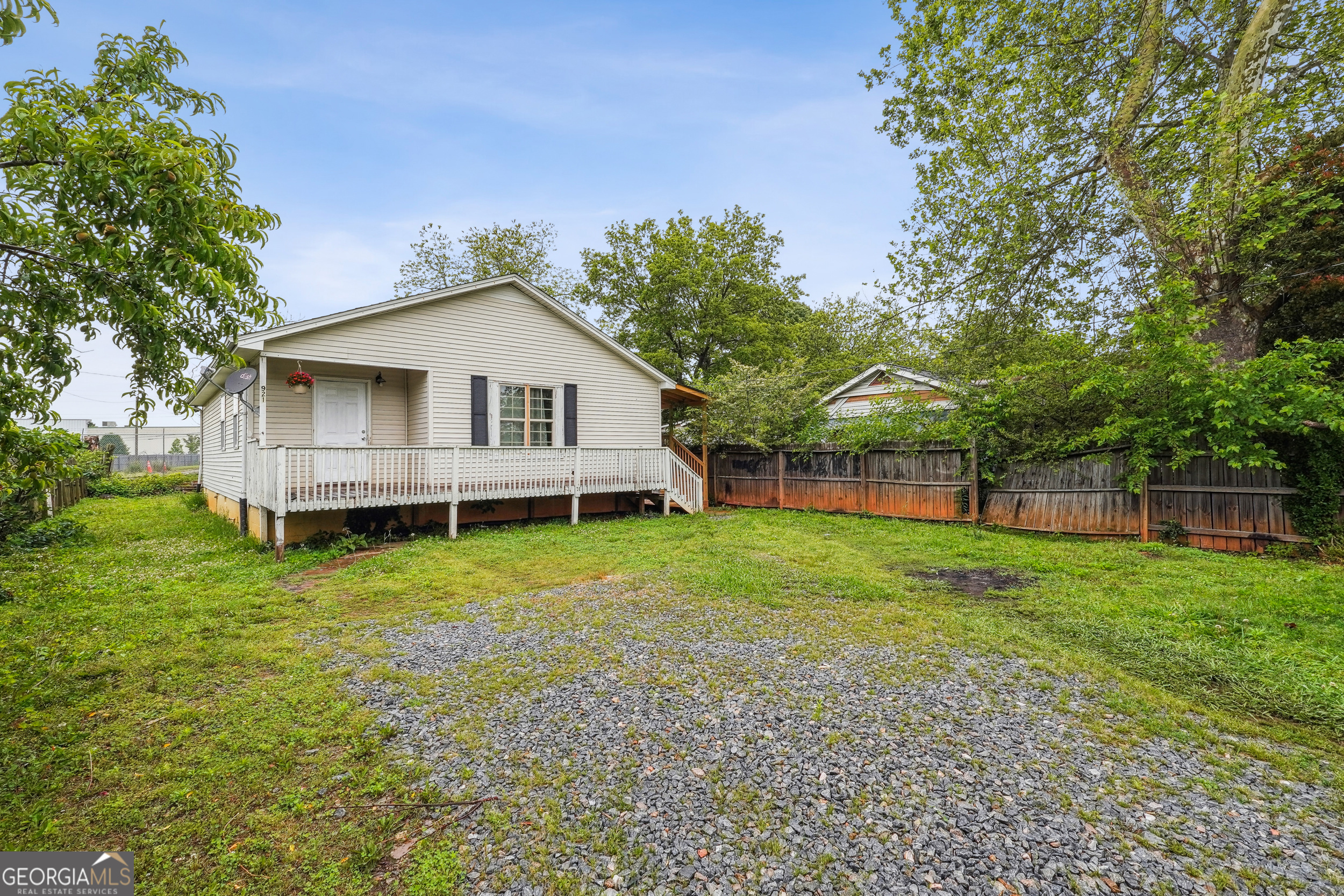 921 Black DR