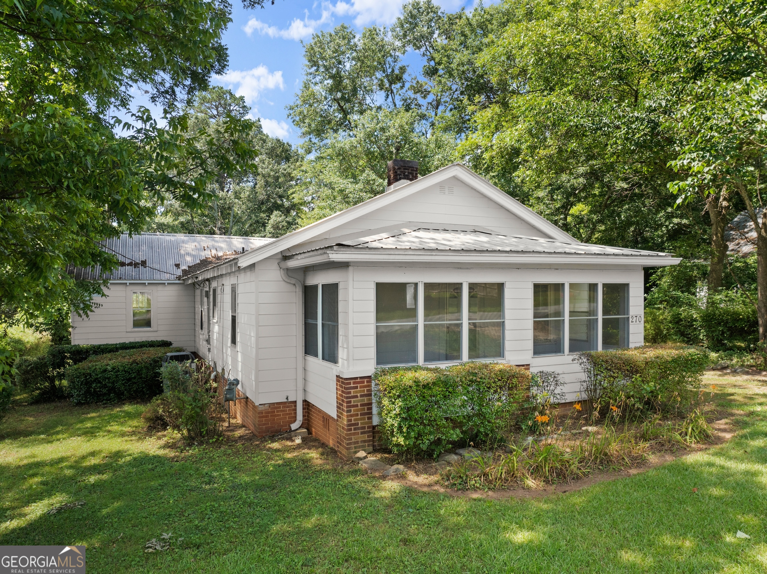 270 Victoria ST