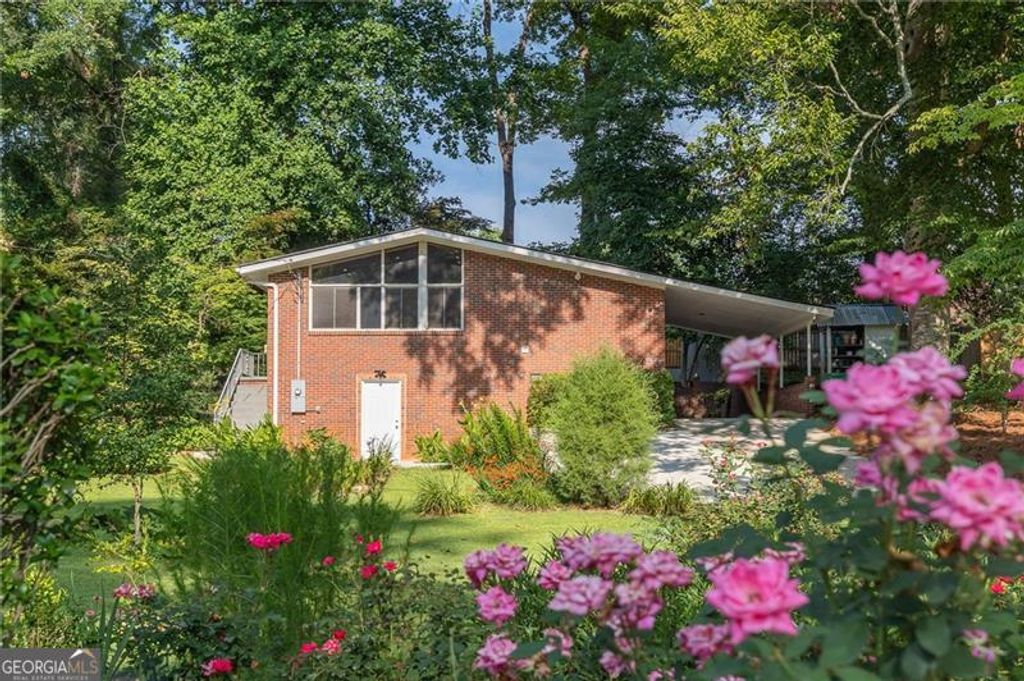 Photo of 2988 Vine Circle, Decatur, GA 30033 (MLS # 10806353)