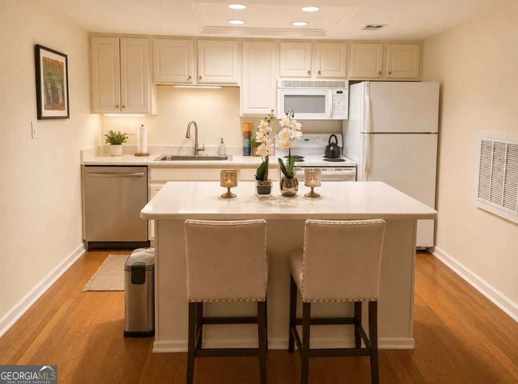 Photo of 2043 Chastain Park Court NE, Atlanta, GA 30342 (MLS # 10759075)
