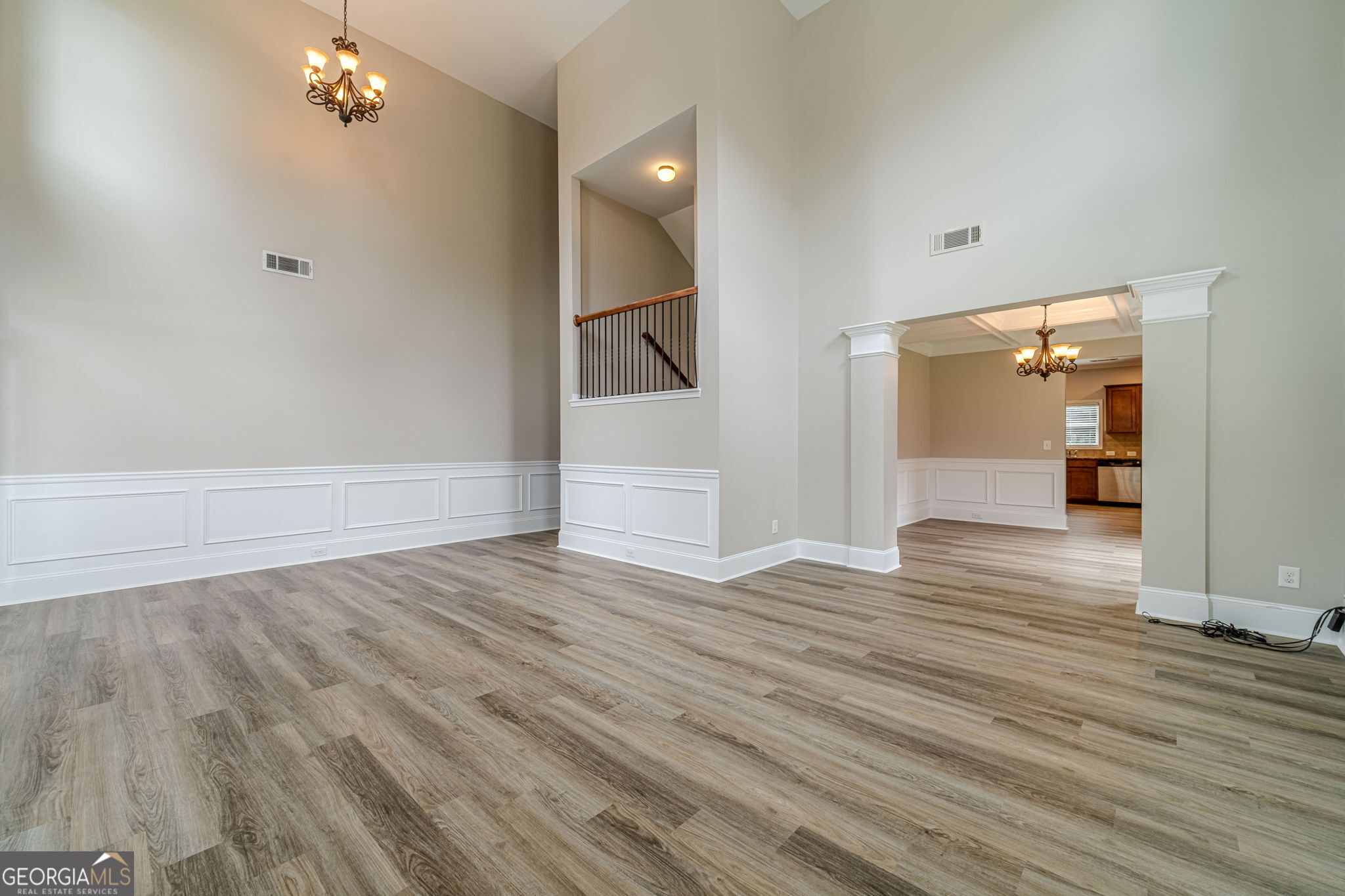 1220 Edgebrook LN