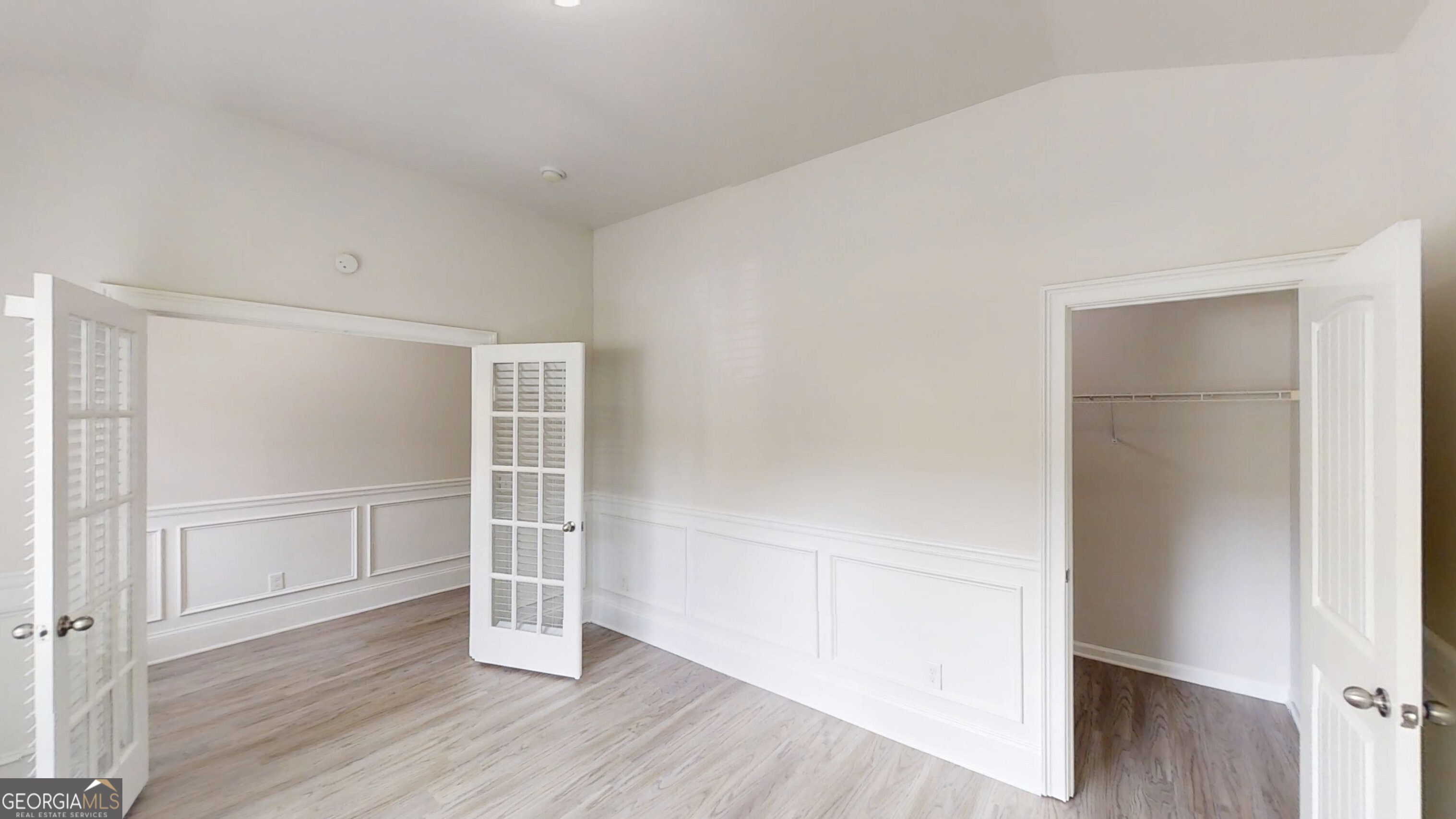 900 Ellesmere PT