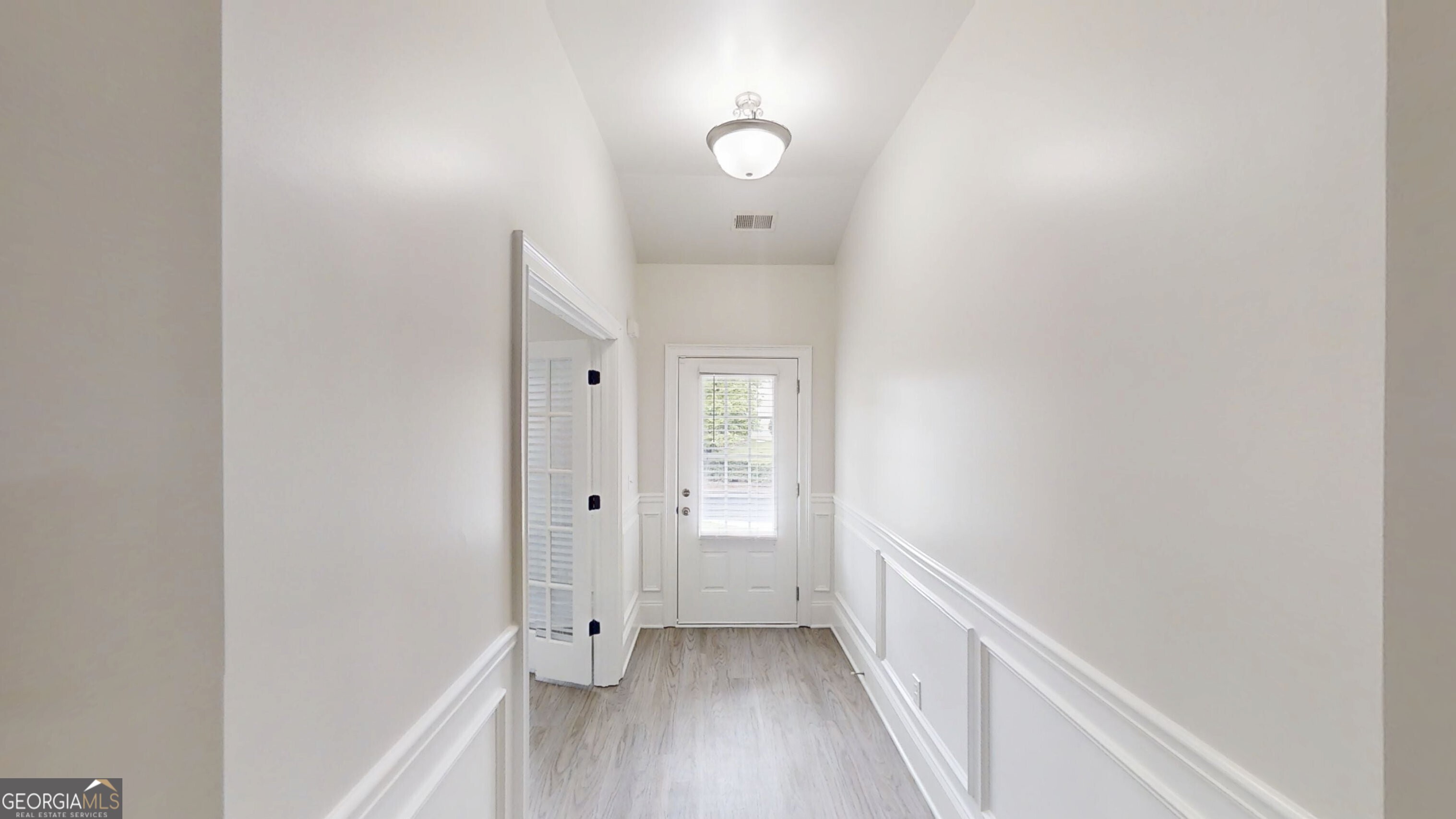 900 Ellesmere PT