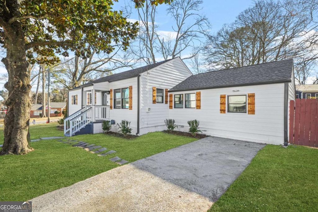 Photo of 1092 Donnelly Avenue SW, Atlanta, GA 30310 (MLS # 10635911)