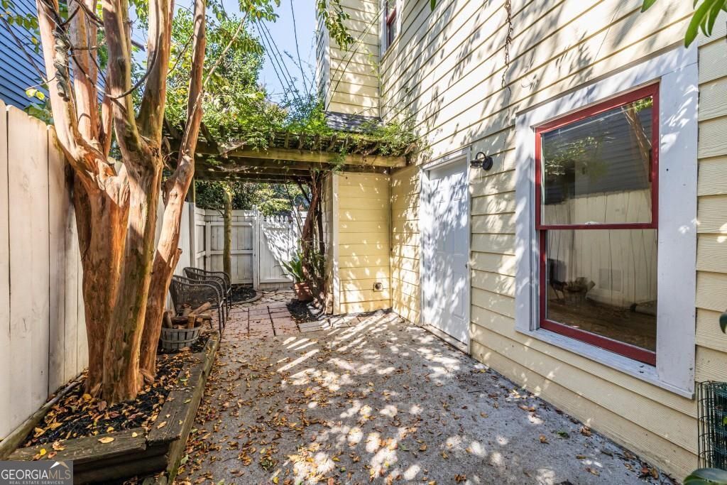 320 Glenwood AVE