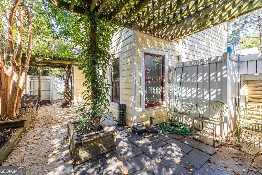 320 Glenwood AVE