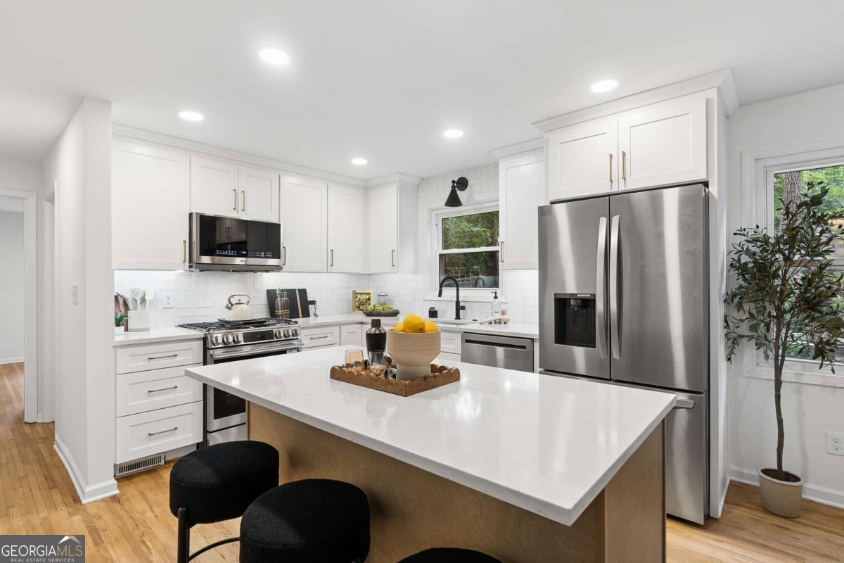 1303 Faraday PL