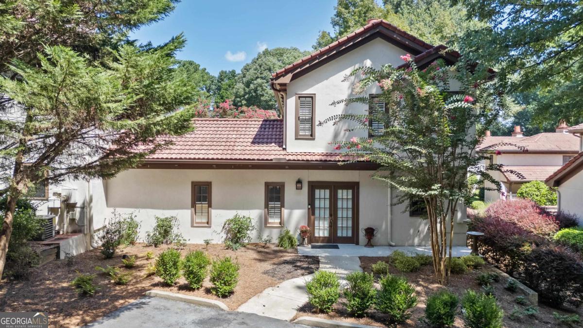 Charming Golf Villa with Lake Oconee Access- Welcome to this 2-bedroom, 2-bath villa in the gated golf community of Harbor Club with subdivision access to Lake Oconee. Designed with an open floor plan and spacious rooms, this home offers comfortable living in a beautiful setting. The kitchen boasts stainless steel appliances and granite countertops, opening seamlessly to the vaulted living area with fireplace-perfect for entertaining or relaxing. Each bedroom features its own private bath, and recent partial renovations bring modern updates while preserving classic style. Community amenities include the option for golf or social membership, plus close proximity to lake activities, shopping, and dining. Whether as a weekend retreat, investment, or full-time residence, this villa is a lock-and-leave gem at Lake Oconee.