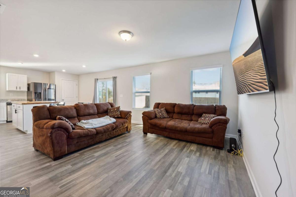 130 MAPLE DR