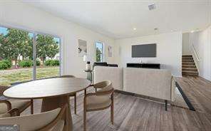 31 Crescent BLVD
