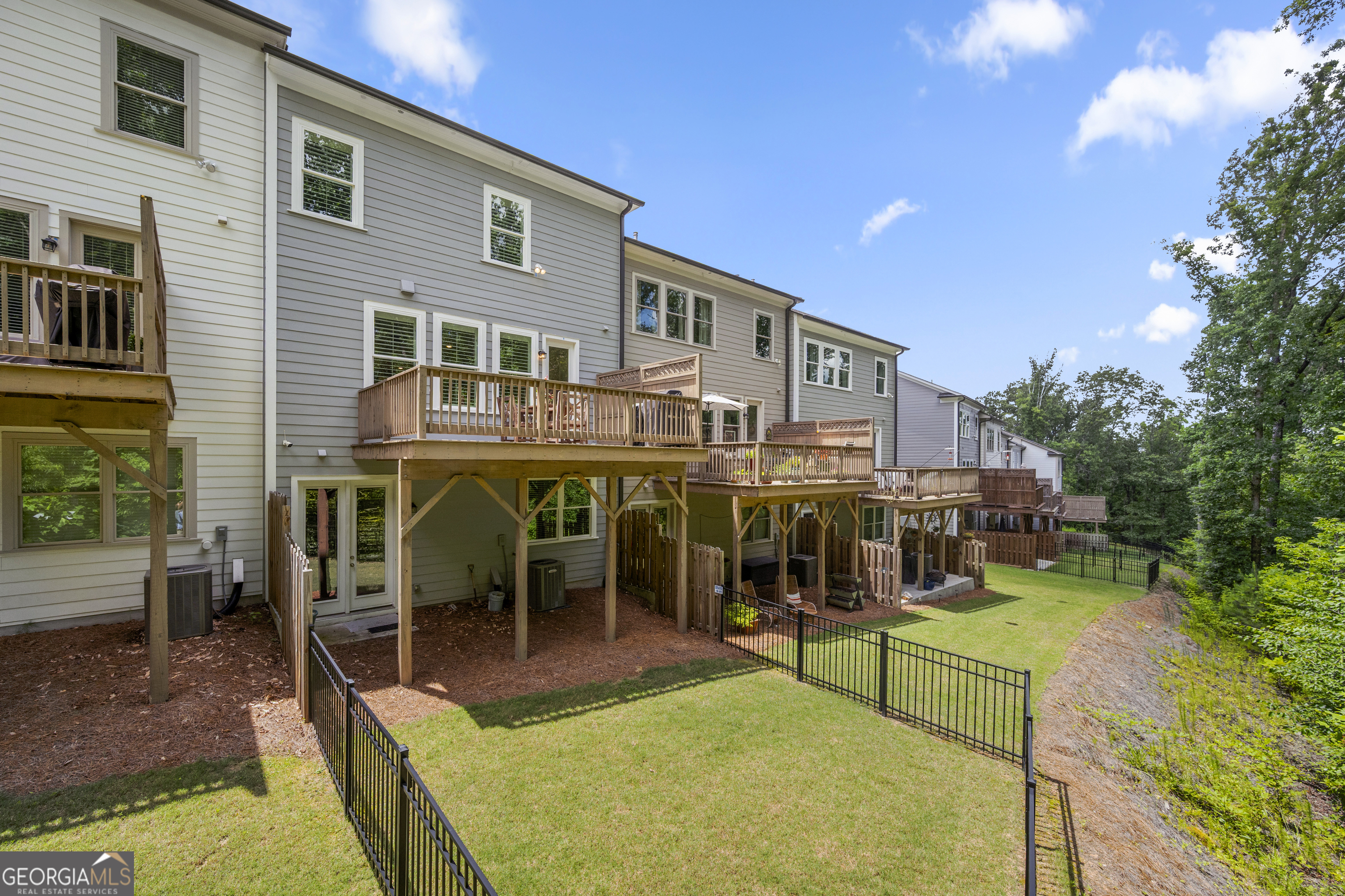 402 Retreat LN