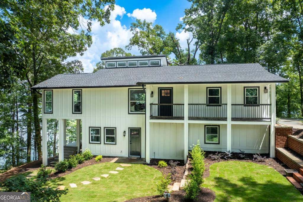 Photo of 9790 Peninsula Drive, Gainesville, GA 30506 (MLS # 10808466)