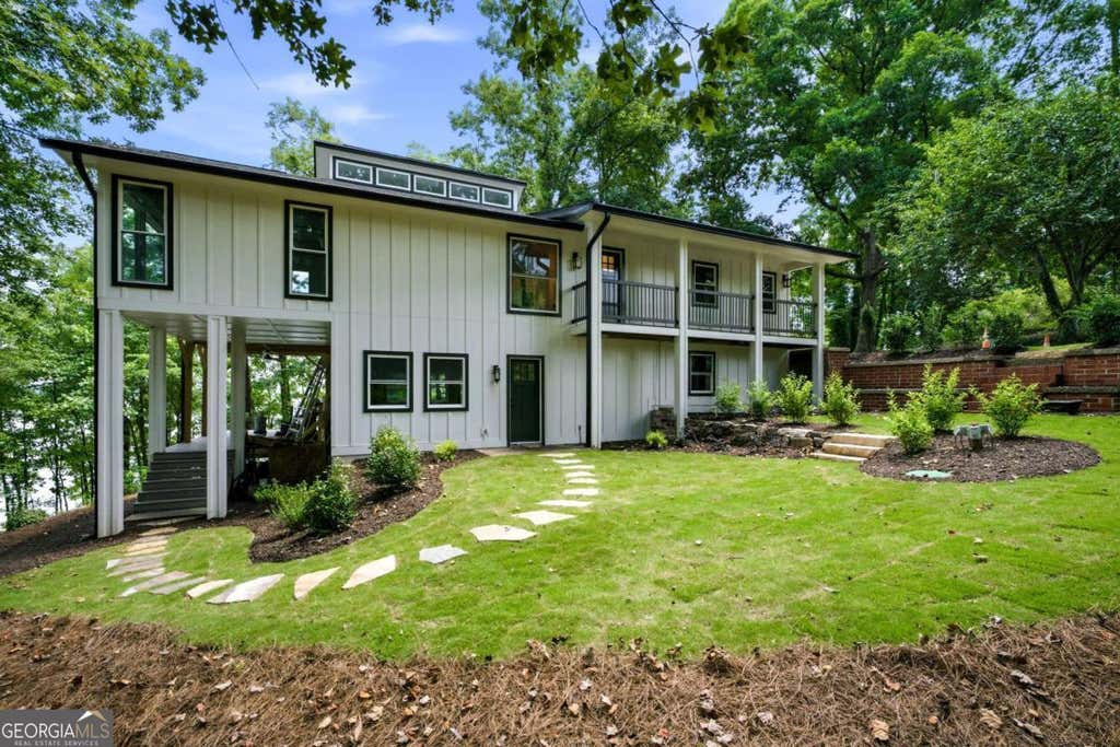 Photo of 9790 Peninsula Drive, Gainesville, GA 30506 (MLS # 10808466)