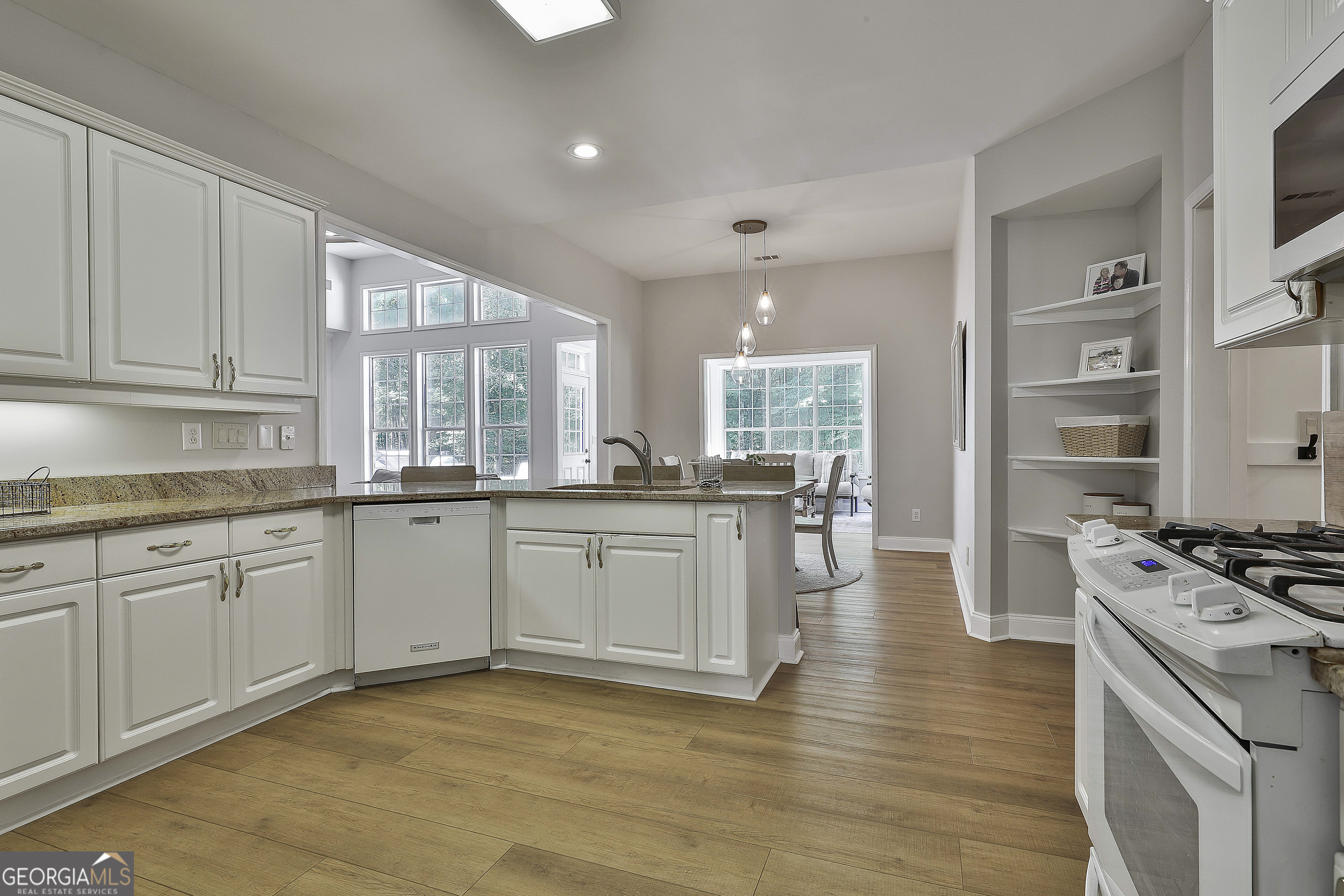 Peachtree City, Georgia 30269, United States, 3 Bedrooms Bedrooms, ,3 BathroomsBathrooms,Residential,Pending,171283