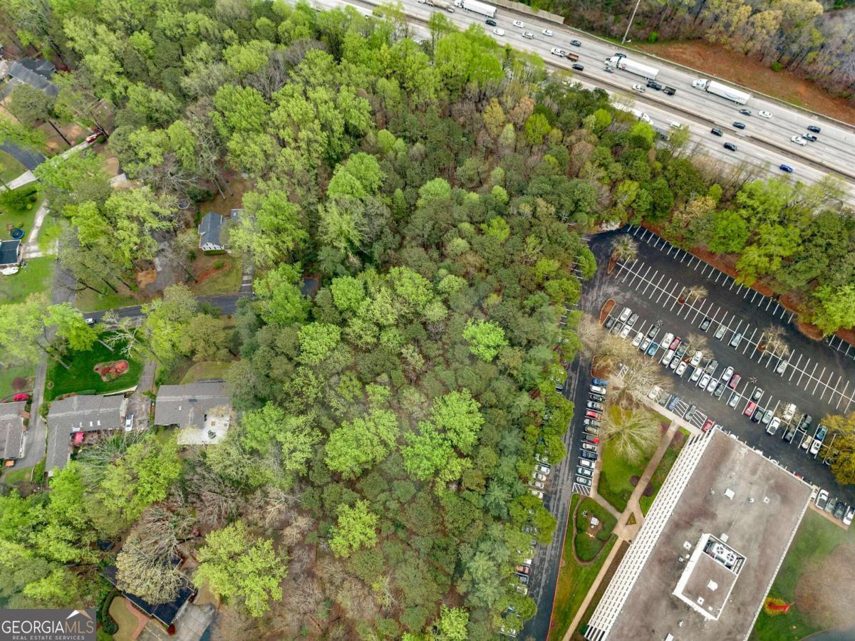 2384 Lauderdale DR