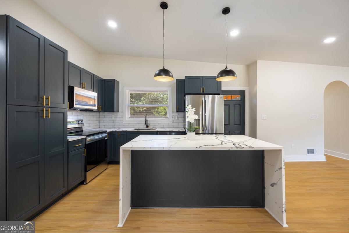 2555 Flagstone DR SE