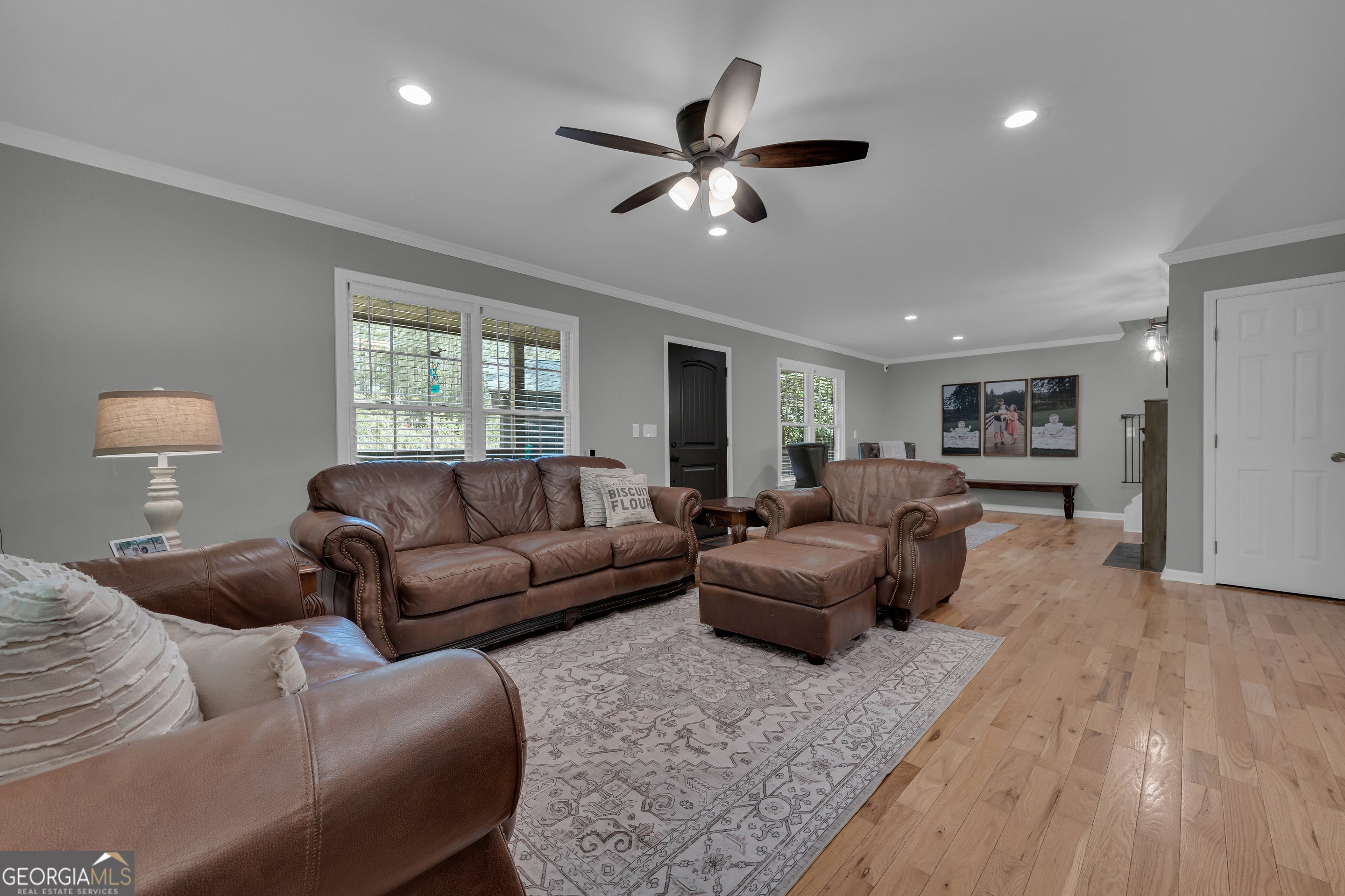 946 Riverdale RD