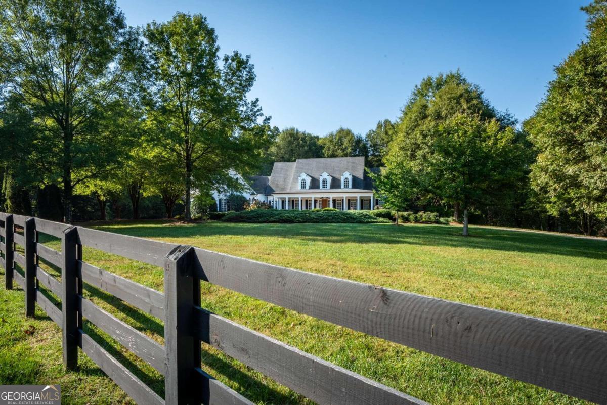 307 Meadowlands DR