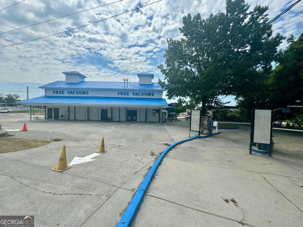 Photo of 605 S Wall Street, Calhoun, GA 30701 (MLS # 10683754)