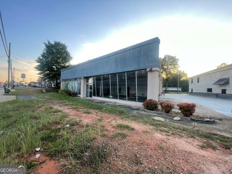 215 N Camellia BLVD Fort Valley GA 31030