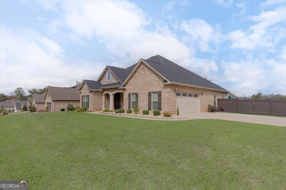 219 Rustic Live Oak TRL