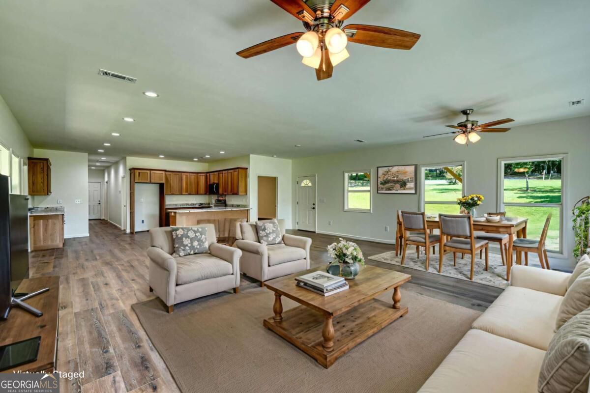 590 Pinebrook DR