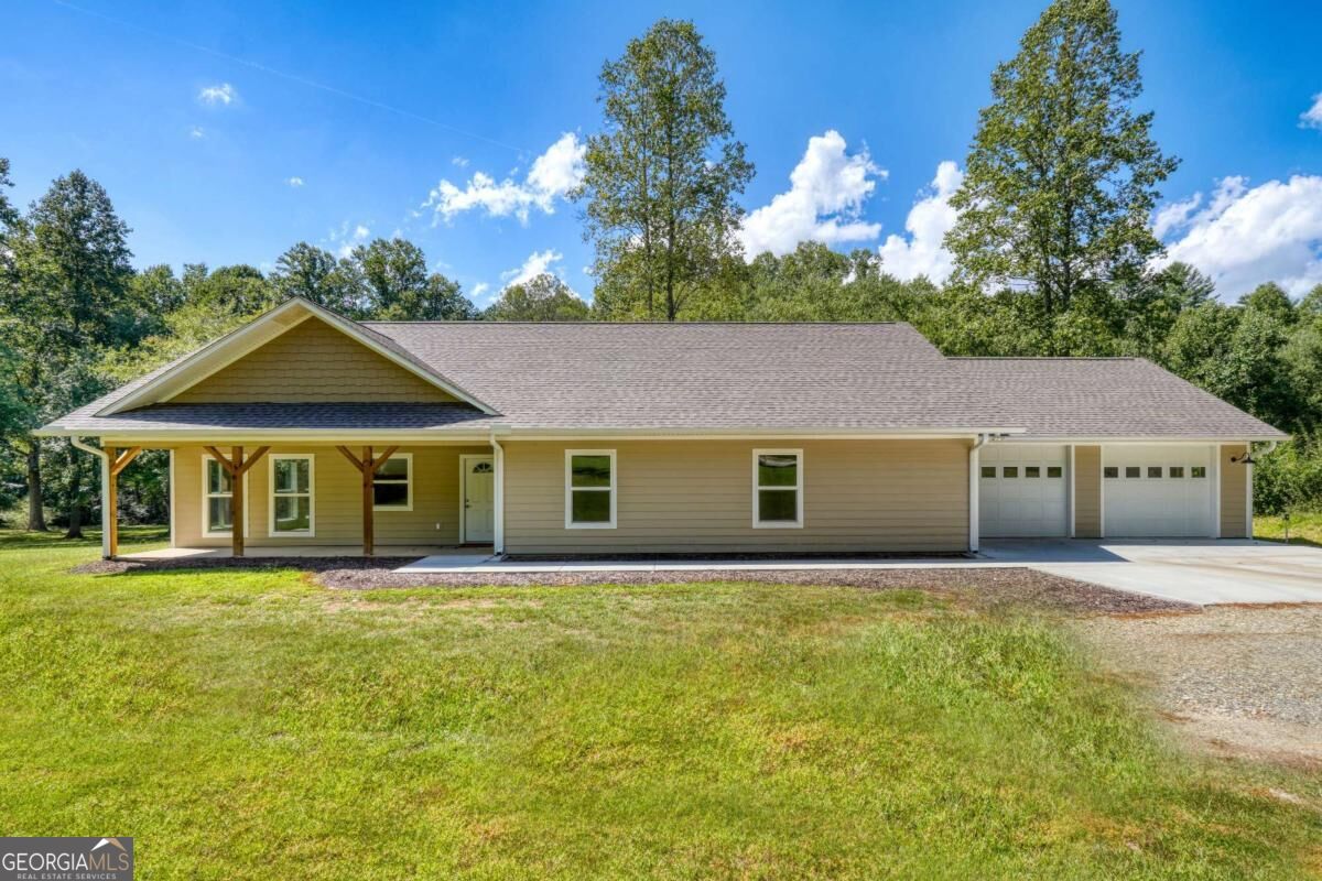 590 Pinebrook DR