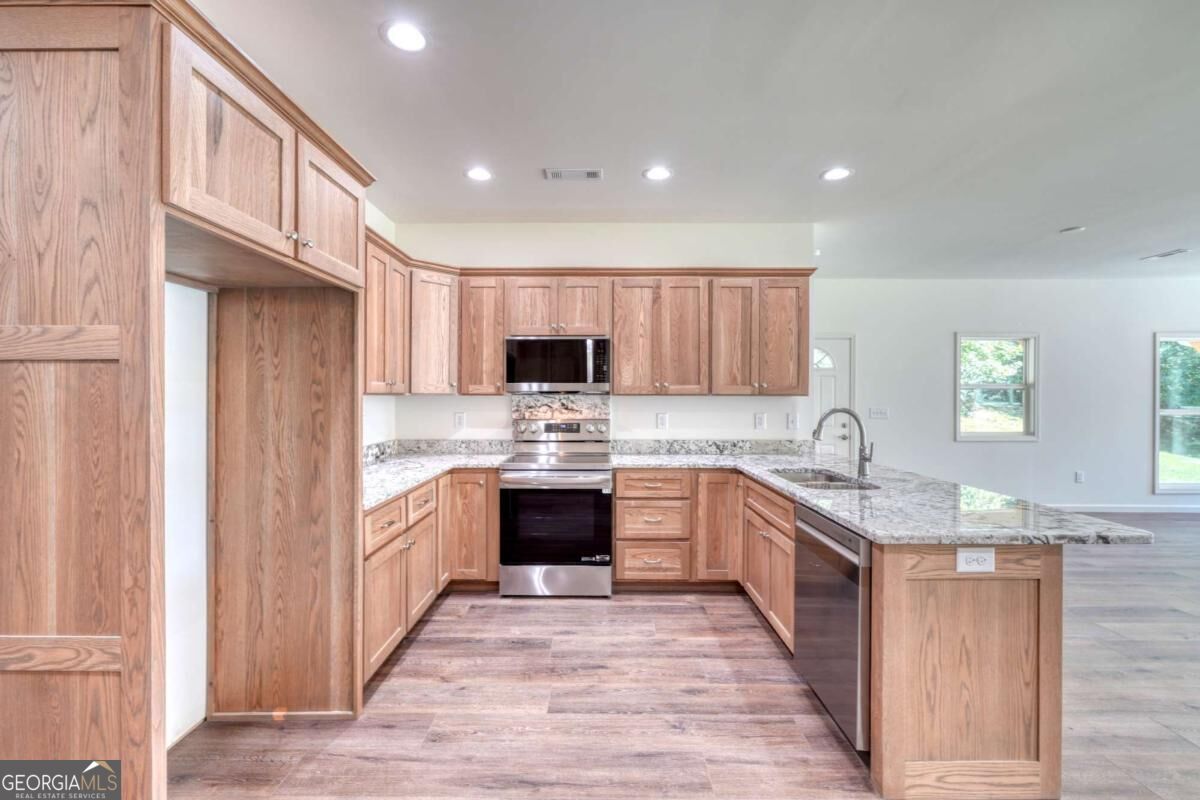 590 Pinebrook DR