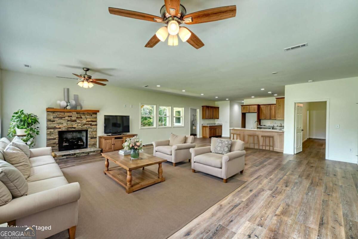 590 Pinebrook DR