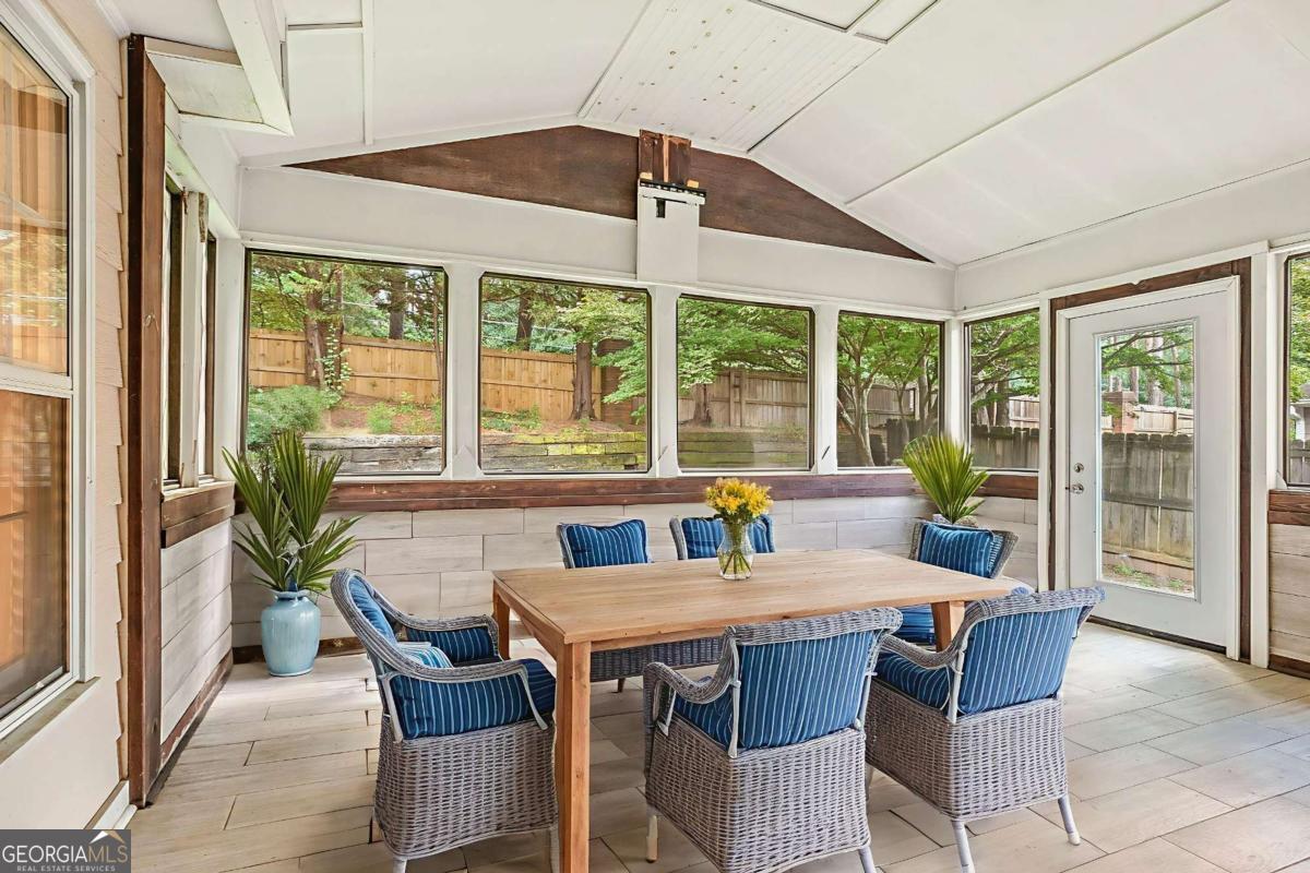 140 Glen Holly DR