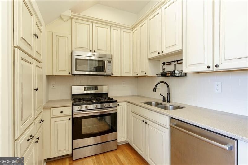 Jasper, Georgia 30143, United States, 6 Bedrooms Bedrooms, ,7 BathroomsBathrooms,Residential,Pending,78368