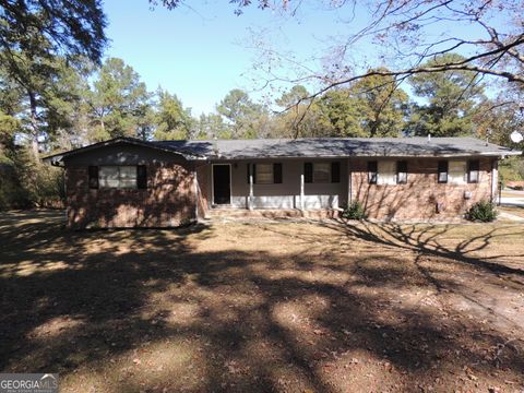 Photo of 2590 Lake Capri Road NW, Conyers, GA 30012 (MLS # 10636532)