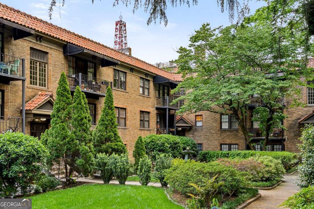 Photo of 677 Somerset Terrace NE #5D, Atlanta, GA 30306 (MLS # 10769425)