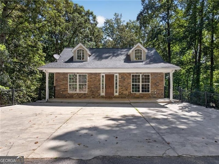 Photo 1 of 72 — 825 Rue Fluer De Lis, Lavonia, GA 30553