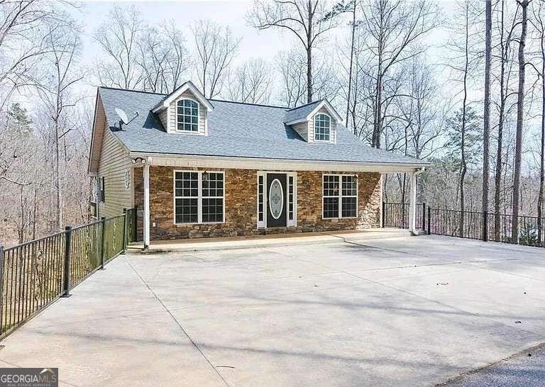 Photo of 825 Rue Fluer De Lis, Lavonia, GA 30553 (MLS # 10830912)