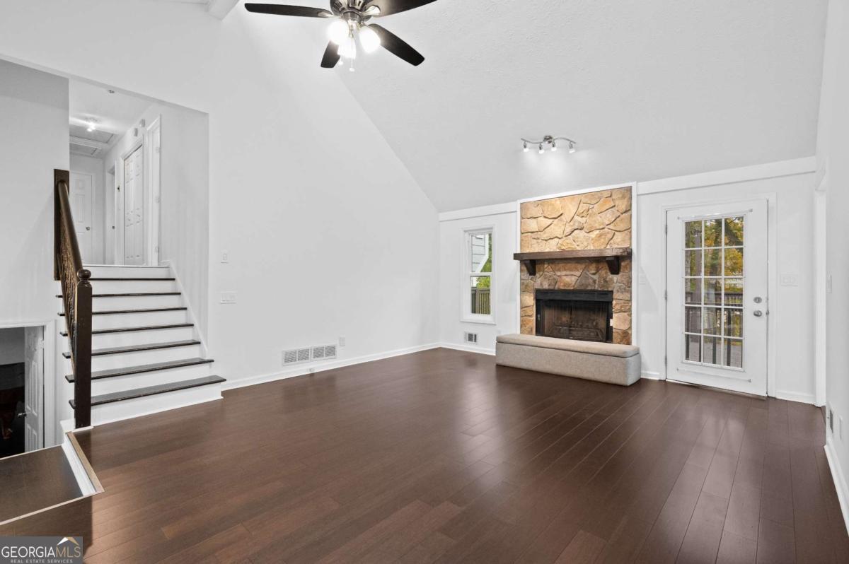 4813 Highpoint DR NE