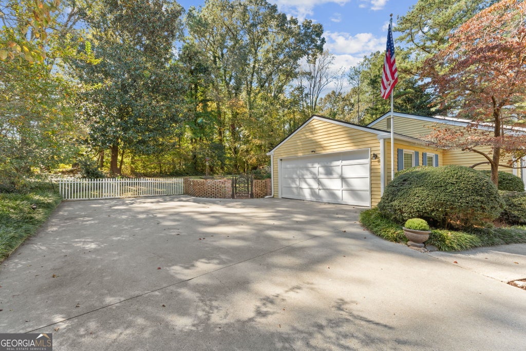 Photo of 310 Lamplighter Lane SE, Marietta, GA 30067 (MLS # 10880049)