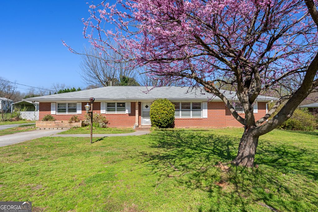 Photo of 868 Fairview Avenue, Hartwell, GA 30643 (MLS # 10710764)