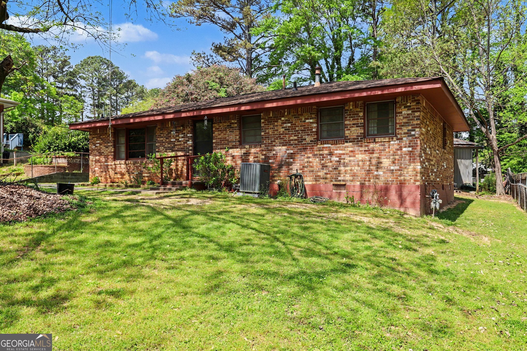 7019 Lakeview LN